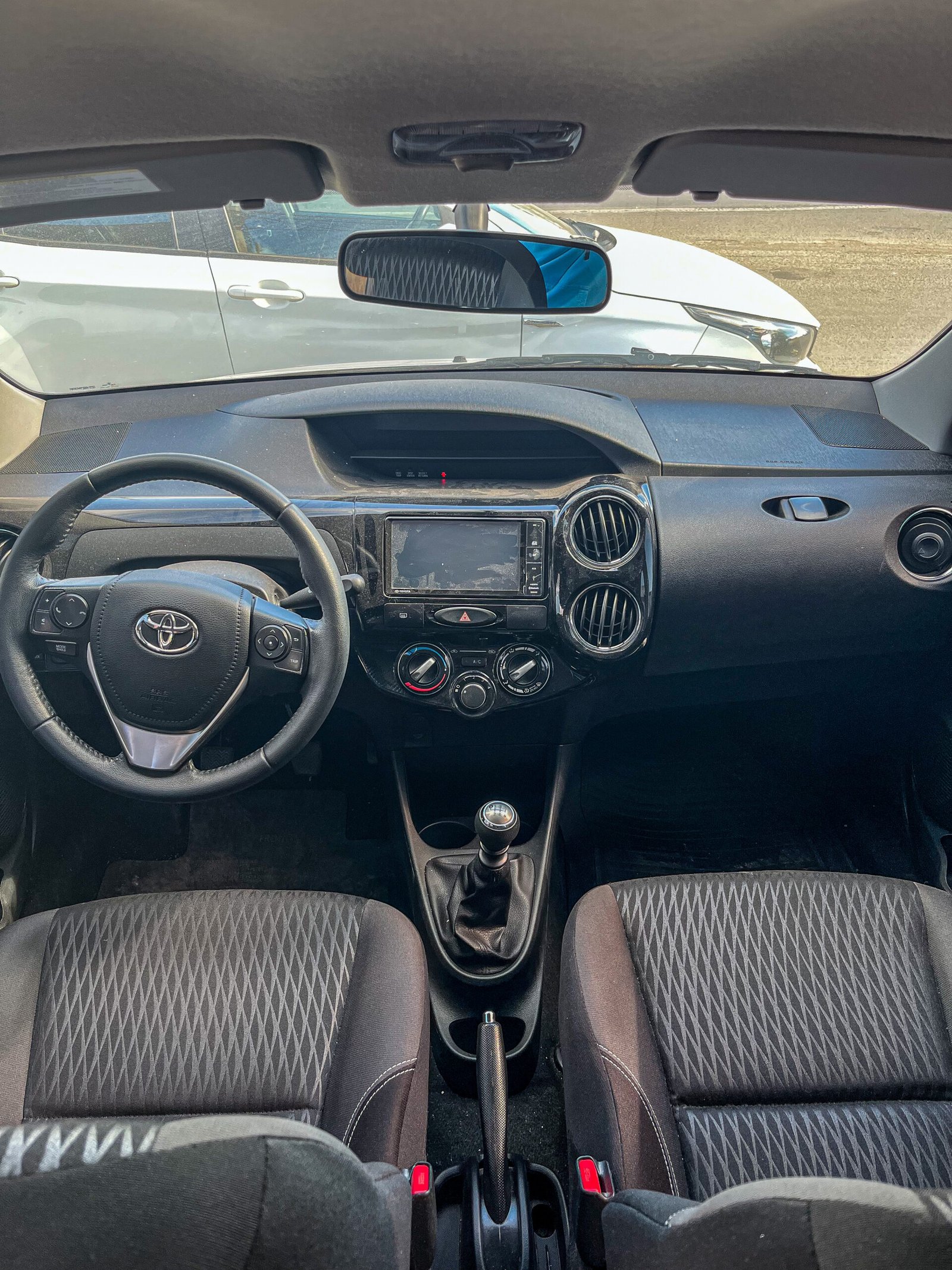 
								Toyota Etios full									